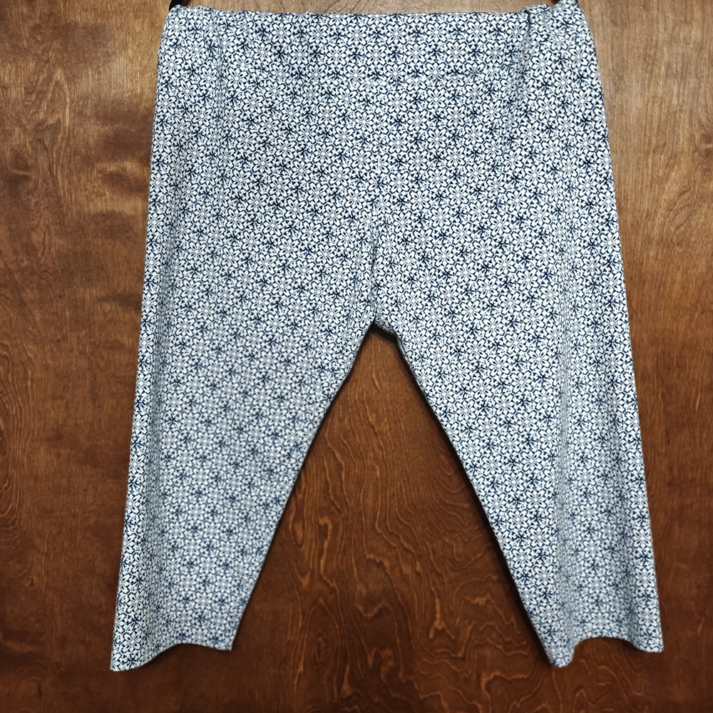 Women's Blue Patterned Capris - Picture 2 of 4